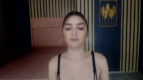 queenemeraldts online show from December 2024 05:37:02 AM