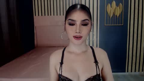 queenemeraldts online show from December 2024 04:22:02 AM