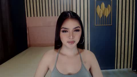 queenemeraldts online show from January 2025 01:42:02 AM