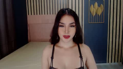 queenemeraldts online show from January 2025 02:33:01 AM