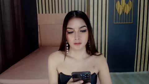 queenemeraldts online show from January 2025 05:05:02 AM