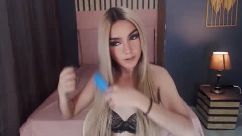 queenemeraldts online show from February 2025 05:31:02 AM