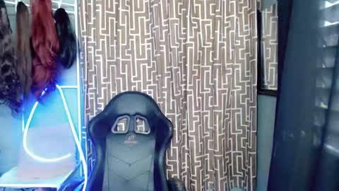 just call me QUEEN and ill be there online show from November 2025 08:04:01 AM