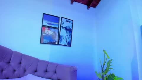 Queen online show from January 2025 01:15:01 AM