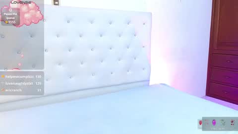 Snapshot of queenie_star chatting on January 2025 08:55:01 PM Maria Del Mar online show from January 2025 08:55:01 PM