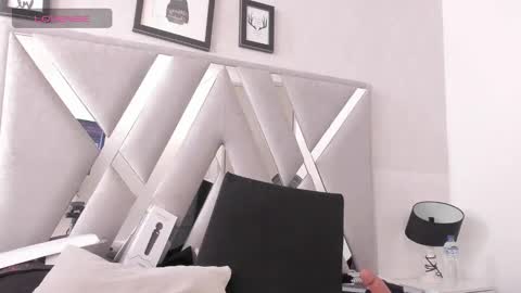 Snapshot of queenjenn__ chatting on January 2025 09:34:02 PM QUEENJEENN online show from January 2025 09:34:02 PM