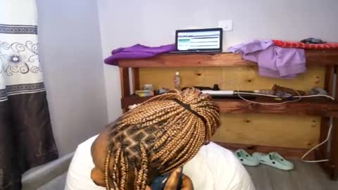 Nina online show from October 2025 07:36:02 AM