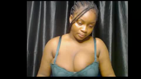 Snapshot of queenofalltest chatting on October 2025 11:09:02 PM Zoey online show from October 2025 11:09:02 PM