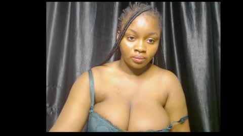 Snapshot of queenofalltest chatting on October 2025 11:31:01 PM Zoey online show from October 2025 11:31:01 PM