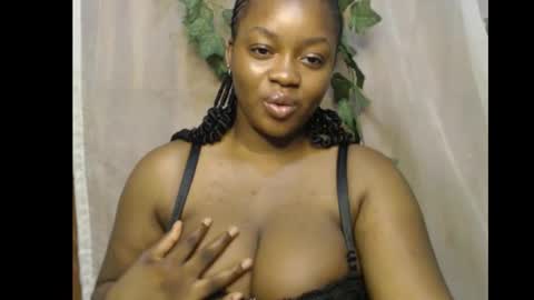 Snapshot of queenofalltest chatting on November 2025 08:57:02 AM Zoey online show from November 2025 08:57:02 AM