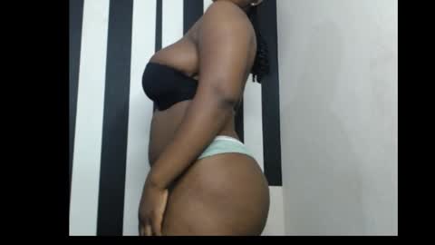 Snapshot of queenofalltest chatting on November 2025 08:33:02 PM Zoey online show from November 2025 08:33:02 PM