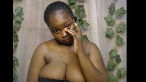 Snapshot of queenofalltest chatting on December 2025 08:45:01 AM Zoey online show from December 2025 08:45:01 AM