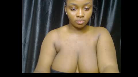 Snapshot of queenofalltest chatting on December 2025 08:49:02 PM Zoey online show from December 2025 08:49:02 PM