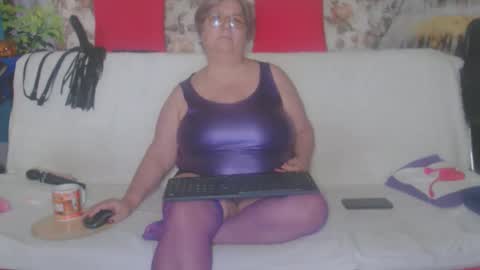 Snapshot of queenpammy chatting on October 2025 06:11:01 AM QueenPammy online show from October 2025 06:11:01 AM