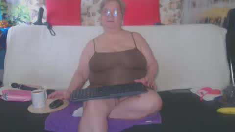 Snapshot of queenpammy chatting on October 2025 08:48:02 AM QueenPammy online show from October 2025 08:48:02 AM