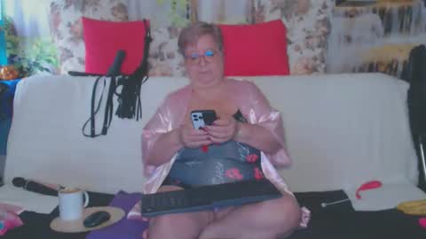 Snapshot of queenpammy chatting on October 2025 08:26:02 AM QueenPammy online show from October 2025 08:26:02 AM