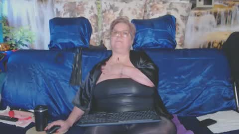 Snapshot of queenpammy chatting on October 2025 05:15:01 AM QueenPammy online show from October 2025 05:15:01 AM