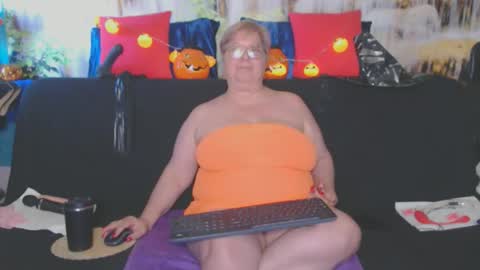 Snapshot of queenpammy chatting on October 2025 11:22:01 AM QueenPammy online show from October 2025 11:22:01 AM