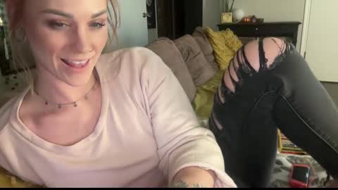 Snapshot of queenpeachz chatting on September 2025 06:15:01 AM Bree online show from September 2025 06:15:01 AM