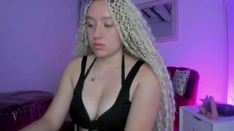Queen Rose  online show from January 2025 07:17:02 PM