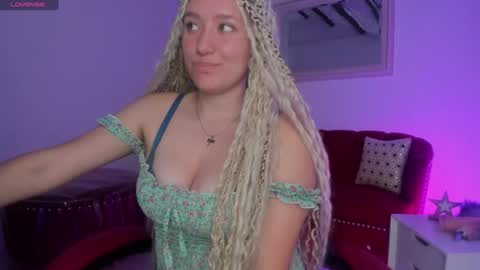 Queen Rose  online show from January 2025 03:15:01 PM