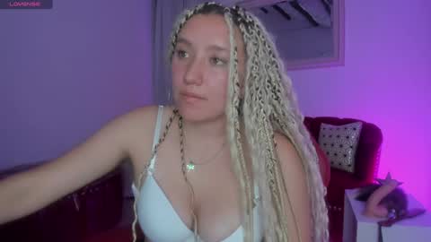 Queen Rose  online show from February 2025 06:17:01 PM