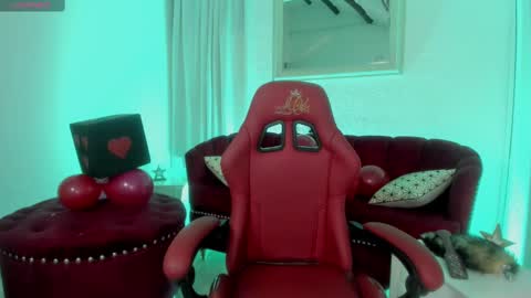 Queen Rose  online show from February 2025 12:25:02 PM