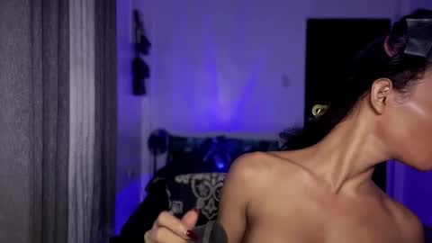 Snapshot of queenvalentinats chatting on October 2025 01:53:02 AM ValentinaMoone online show from October 2025 01:53:02 AM