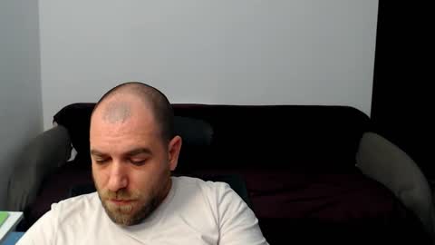 Snapshot of r0bila chatting on October 2025 12:25:02 AM R0bila online show from October 2025 12:25:02 AM