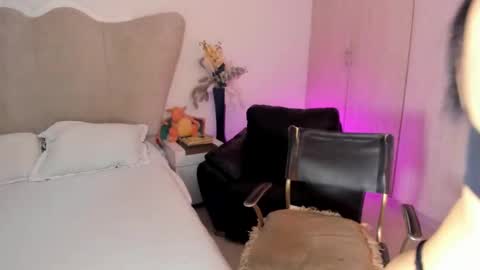 natalia  -  online show from October 2025 03:40:01 AM