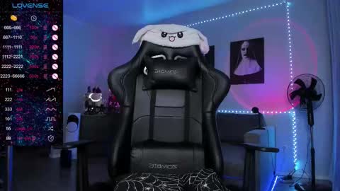 Snapshot of rachelqueen_ chatting on October 2025 10:12:02 AM Miko Pleasee help me get 100 likes online show from October 2025 10:12:02 AM