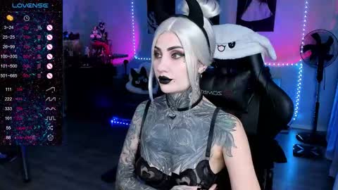 Snapshot of rachelqueen_ chatting on November 2025 10:17:01 AM Miko Pleasee help me get 100 likes online show from November 2025 10:17:01 AM