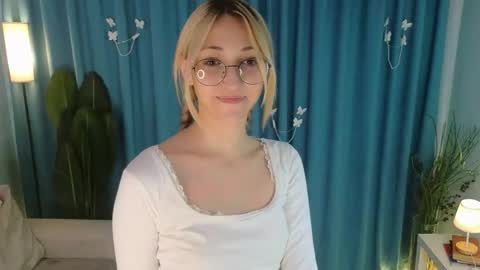 Karina online show from September 2025 09:15:02 PM