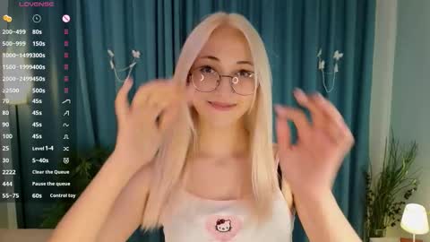 Karina online show from September 2025 09:14:02 PM
