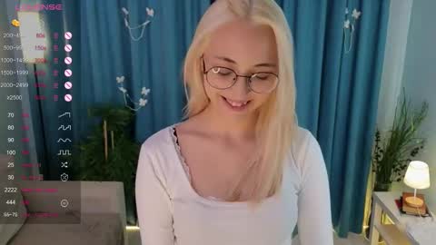 Karina online show from September 2025 09:05:02 PM