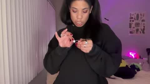 Snapshot of raewerks chatting on October 2025 06:10:01 AM RaeWerks online show from October 2025 06:10:01 AM