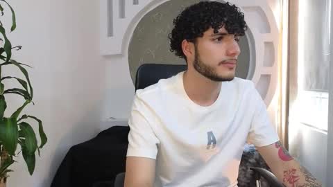 R A F A E L online show from October 2025 08:20:01 PM