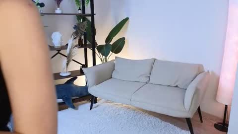 Snapshot of raiden_maid chatting on November 2025 11:10:03 AM Betty online show from November 2025 11:10:03 AM