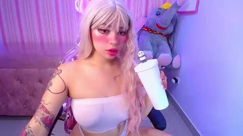 Rainy online show from October 2025 03:25:02 AM