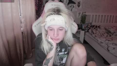 Snapshot of rapunzel_cute chatting on October 2025 01:30:02 PM Rapunzel online show from October 2025 01:30:02 PM