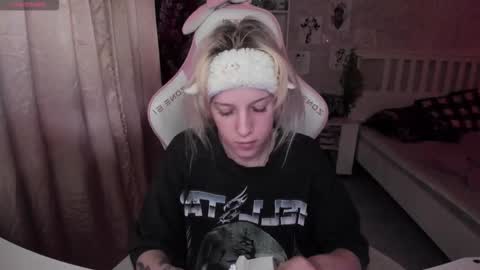 Snapshot of rapunzel_cute chatting on November 2025 01:22:01 PM Rapunzel online show from November 2025 01:22:01 PM