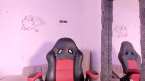 Raquel online show from September 2025 09:09:02 PM