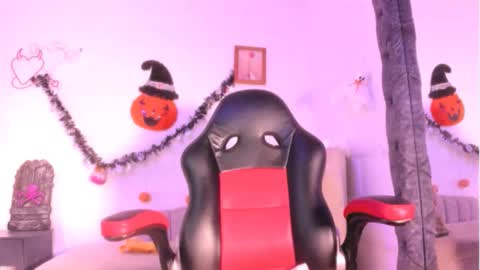 Raquel online show from October 2025 09:52:01 PM