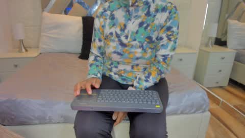 Raquel Moore  online show from January 2025 05:02:02 PM