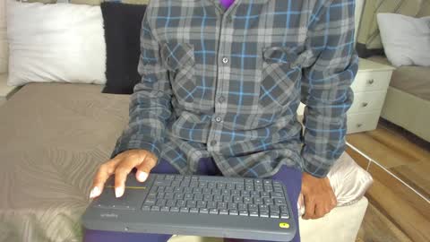 Raquel Moore  online show from January 2025 08:22:01 AM