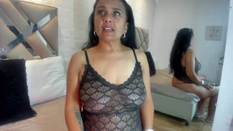 Raquel Moore  online show from February 2025 10:10:02 PM