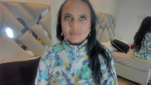 Raquel Moore  online show from February 2025 10:19:01 PM