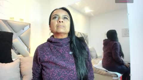 Raquel Moore  online show from September 2025 11:11:01 AM