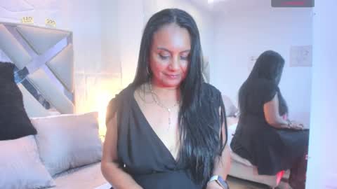 Raquel Moore  online show from September 2025 11:41:02 PM