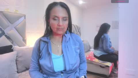 Raquel Moore  online show from September 2025 11:54:01 PM